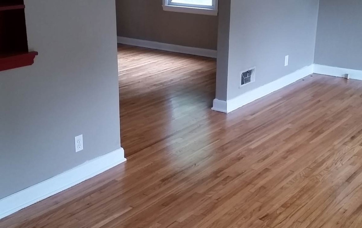 3107 Lincoln Way - livingroom with hardwood floors