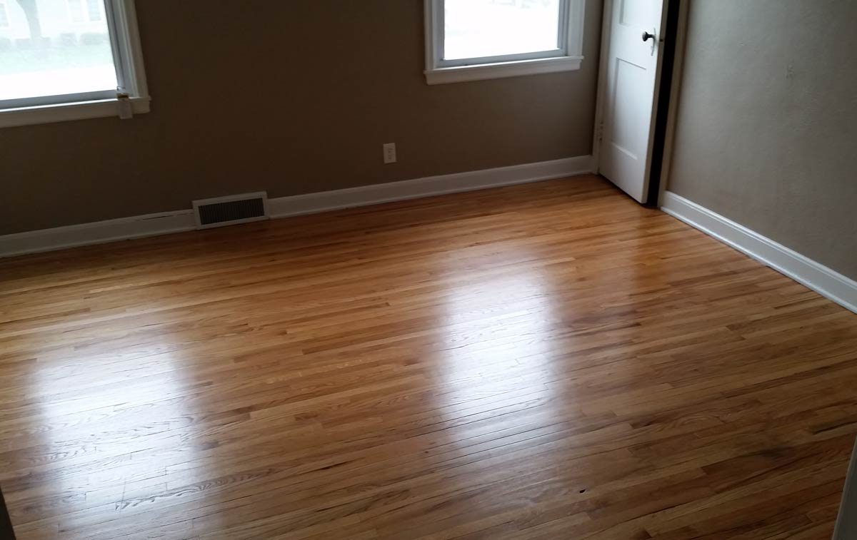 3107 Lincoln Way - bedroom with hardwood floors